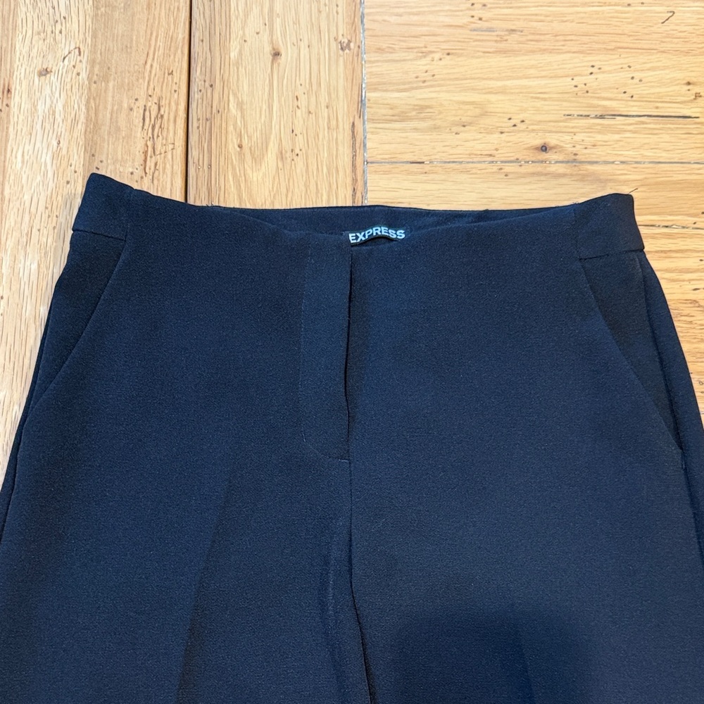Express Black Wide-Leg Capris - Picture 2 of 10
